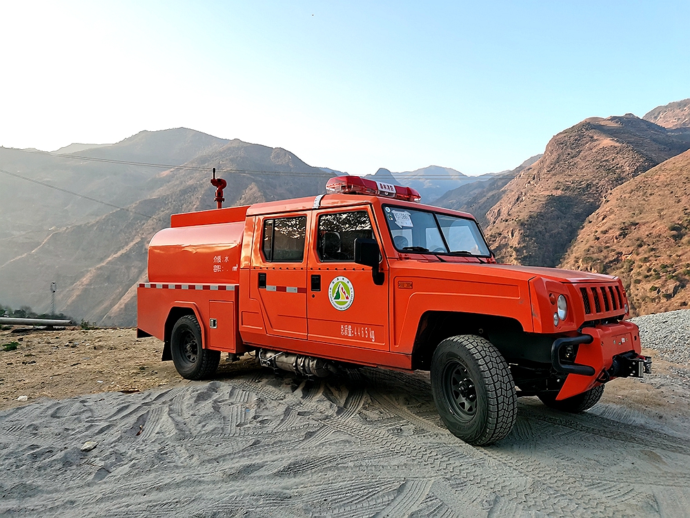 北汽勇士四驅(qū)森林消防供水車(chē)